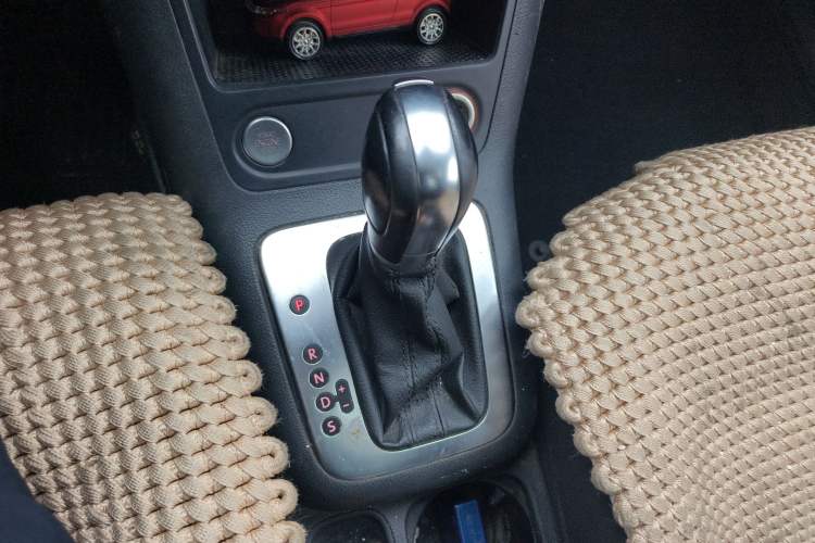 Used Volkswagen Tiguan 2015 1.8TSI Automatic Two-Wheel Drive Luxury Model Gear Lever