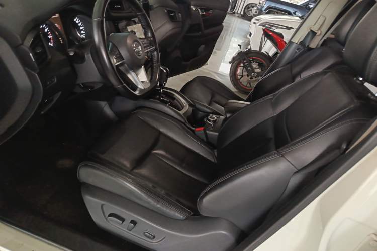 Used Nissan X-Trail 2017 2.5L CVT Leading Edition 4WD Left Front Seat