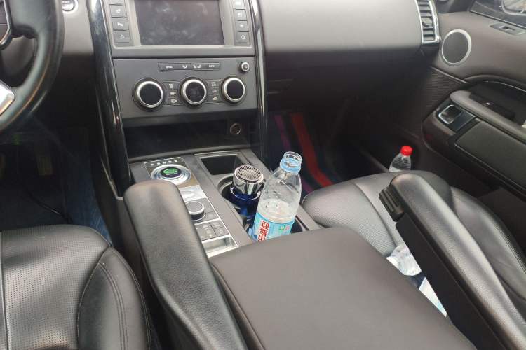 Used Land Rover Discovery 2017 3.0 SC V6 SE Gear Lever