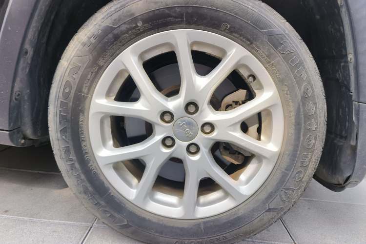 Used Jeep Cherokee 2017 2.0L Superior Edition
