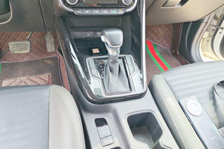 Used Kia Sportage R 2018 2.0L Automatic Smart Luxury Version China V Standard Gear Lever