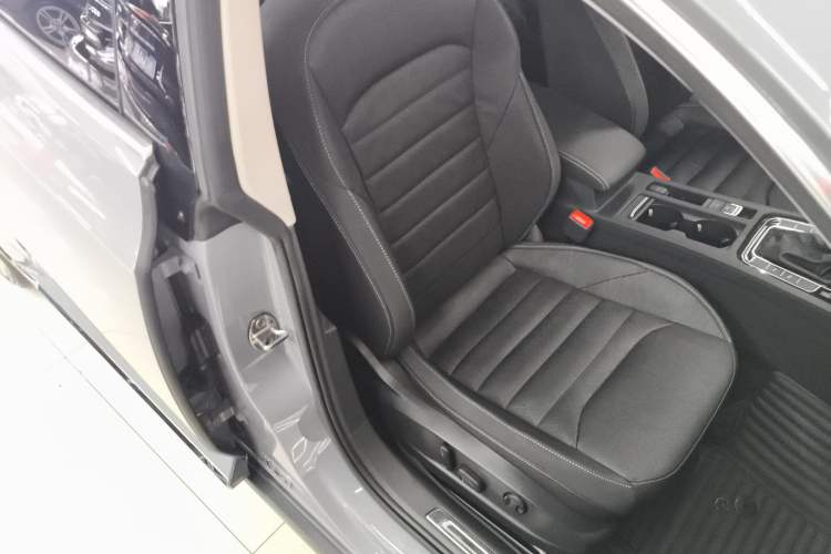 Used Volkswagen FAW-Volkswagen CC 2023 Hunting Vehicle 380TSI Hunter's Heart Edition