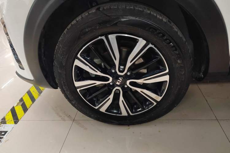 Used Kia kx1 Stonic 2019 1.4L Automatic Fun Edition China VI Left Front Wheel Hub