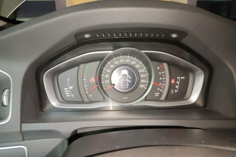 Used Volvo V60 2014 T5 Zhiyi Edition