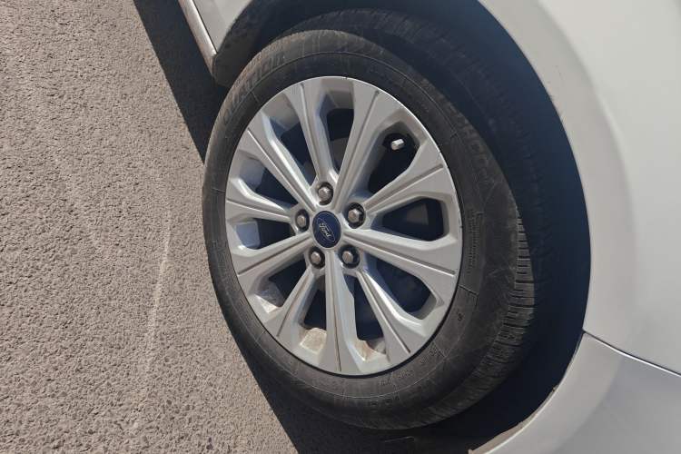 Used Ford Escort 2015 1.5L Automatic Fashion Model
