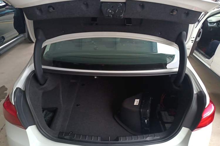 Used BMW 3 Series 2017 320Li Fashion Model Trunk