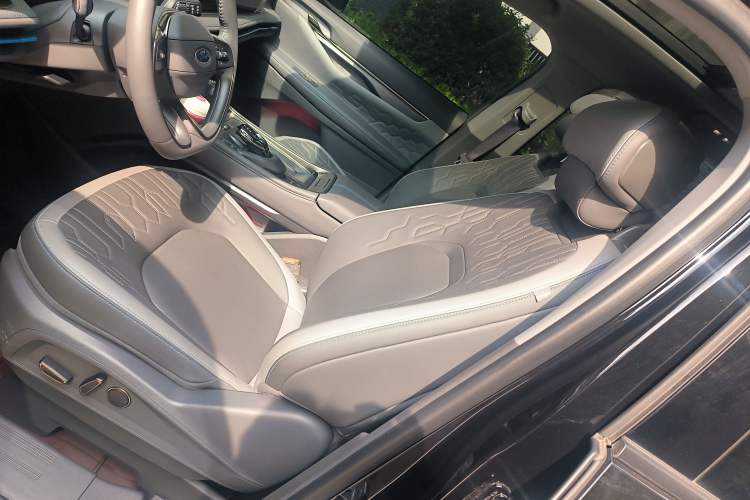 Used Ford Edge 2023 Ford Explorer L 2.0T EcoBoost Two-Wheel Drive 7-Seater Luxury Model