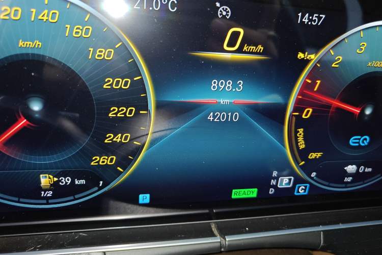 Used Mercedes-Benz E-Class New Energy 2022 E 350 e L Plug-in Hybrid Sedan Odometer Close Up