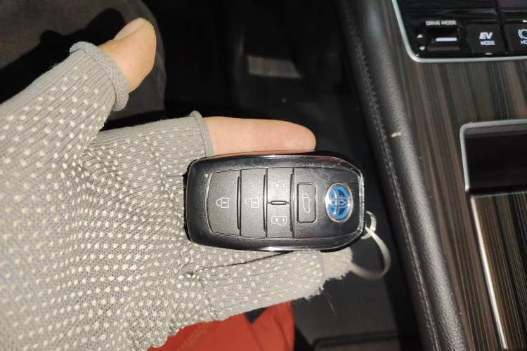 Used Toyota Granvia 2023 2.5L Hybrid Flagship VIP Edition