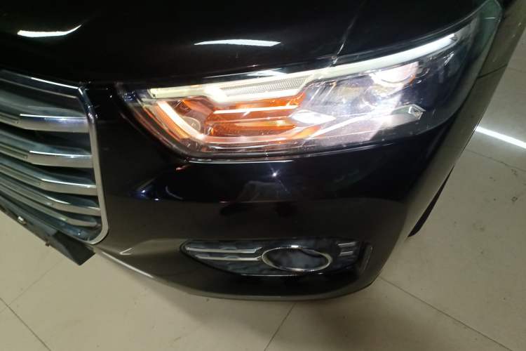 Used Haval H6 2017 Red Label 2.0T Automatic Two-Wheel Drive ZhiShang Model