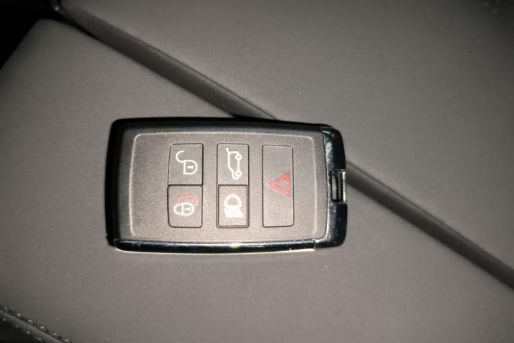 Used Land Rover Range Rover Evoque 2024 Aurora L 249 PS Prestige Light-Chasing Edition
