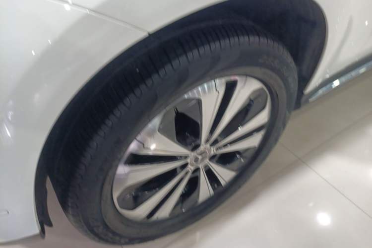 Used Mercedes-Benz EQC 2021 EQC 350 4MATIC Left Front Wheel Hub