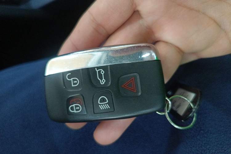 Used Land Rover Discovery Sport 2018 240 PS PURE Edition
