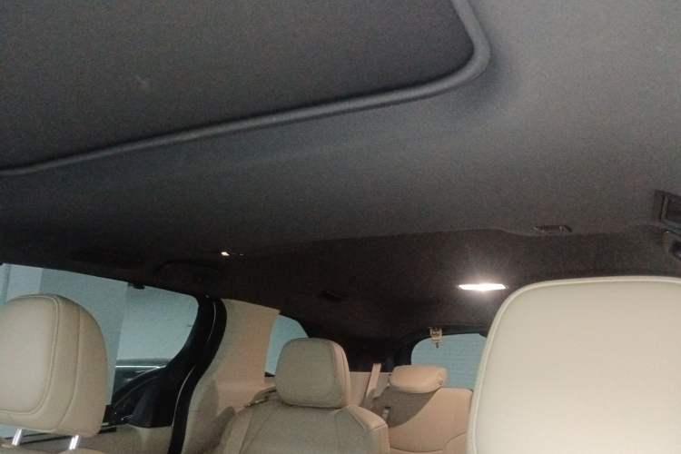 Used Toyota SIENNA 2023 2.5L Hybrid Luxury Edition