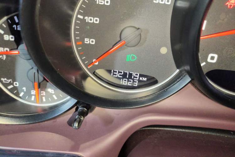 Used Porsche Panamera 2014 Panamera 3.0T Odometer Close Up