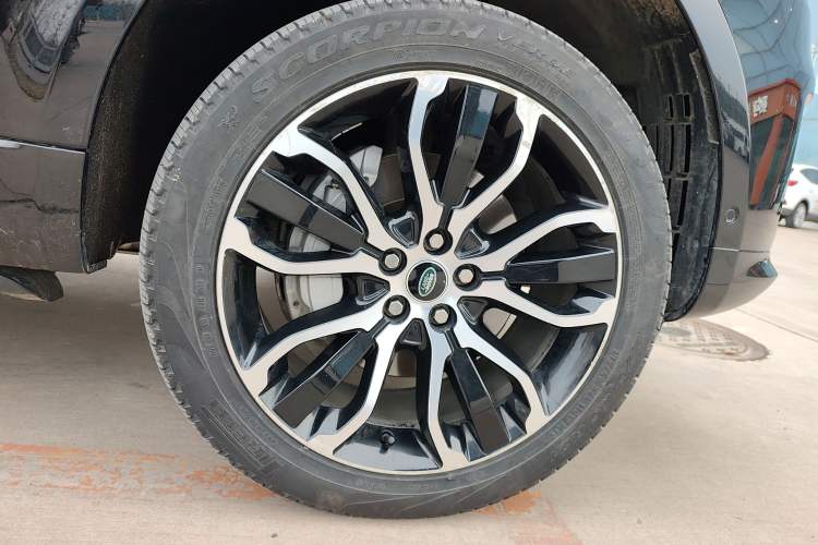 Used Land Rover Range Sport 2022 3.0 L6 YAO Black Edition Right Front Wheel Hub