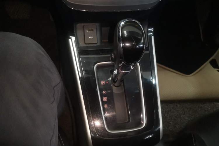 Used Nissan Sylphy 2019 1.6XV CVT Smart Connect Luxury Edition China VI Standard Gear Lever