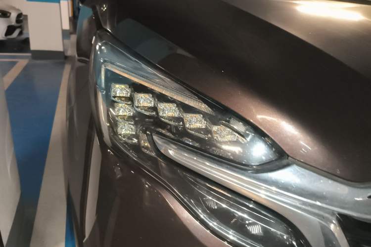 Used Buick GL8 2021 ES Landtrek 653T Smart Luxury Model Right Front Headlight