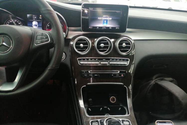 Used Mercedes-Benz GLC 2018 GLC 260 4MATIC Luxury Model
