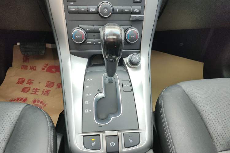 Used Chevrolet Captiva 2015 2.4L 4x4 Flagship Edition 7-Seater
