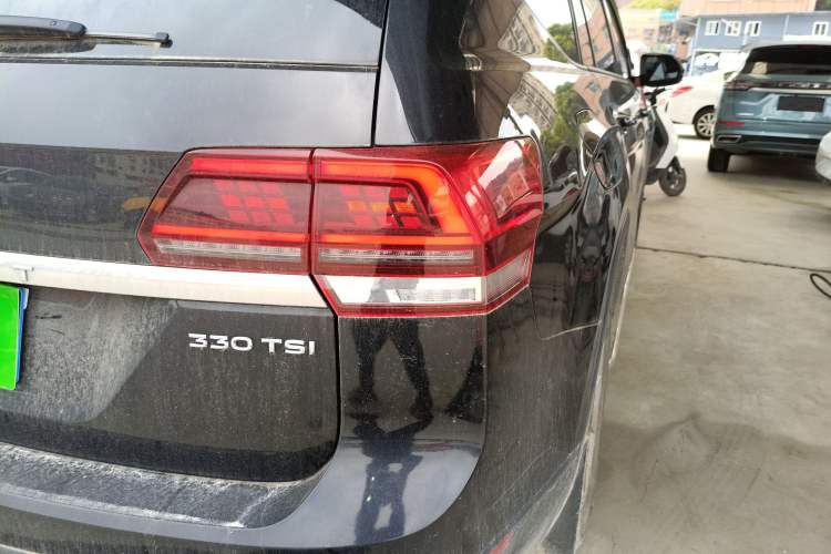 Used Volkswagen Teramont 2020 Revised Version 330TSI Two-Wheel Drive Comfort Edition Right Rear Taillight