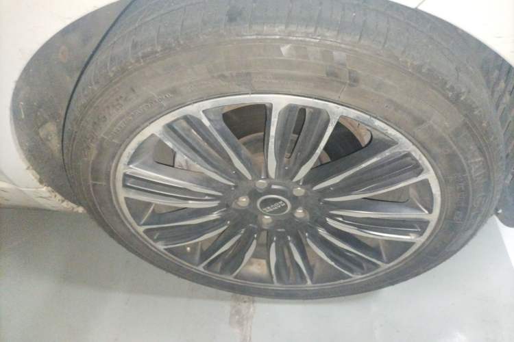 Used Land Rover Range Sport 2020 3.0 L6 HSE DYNAMIC Right Front Wheel Hub