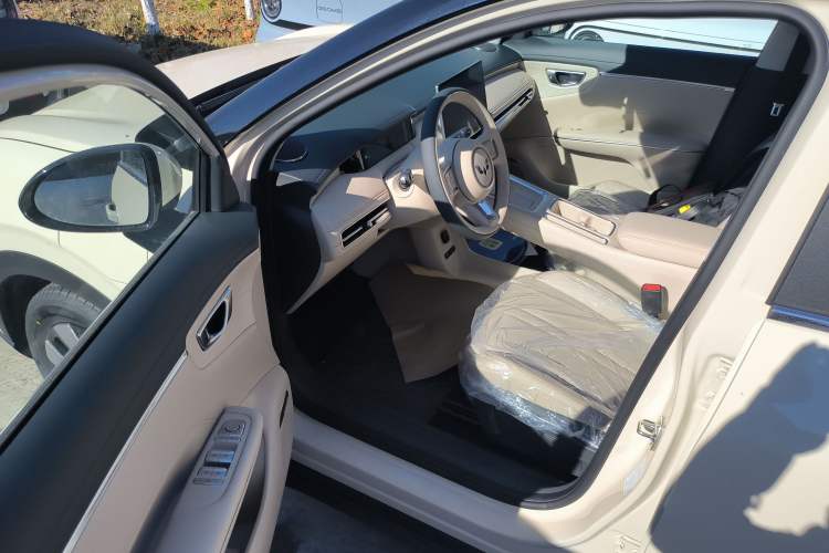 Used Wuling Bingo S 2025 Model 325km Deluxe Edition
