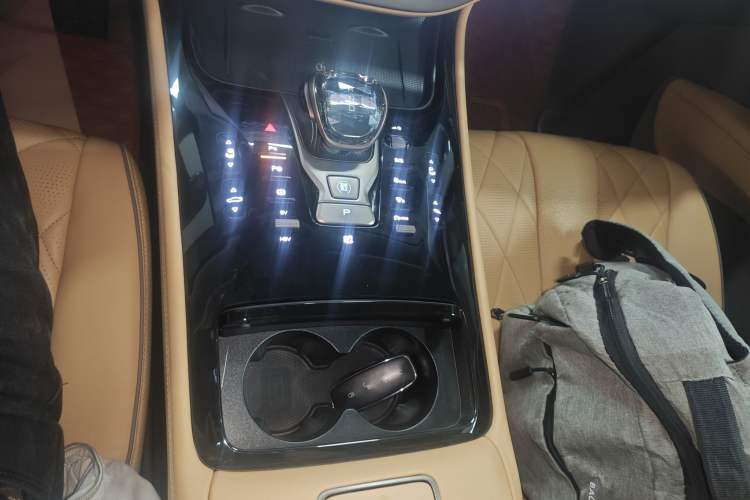 Used Denza D9 2022 DM-i 970 Four-Wheel Drive Flagship Model
