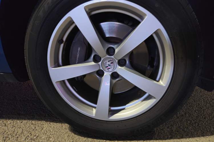 Used Porsche Macan 2017 Macan 2.0T Right Front Wheel Hub