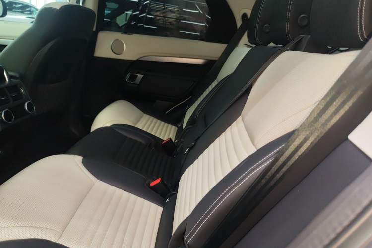 Used Land Rover Discovery 2023 Revised Version 360 PS R-Dynamic S Left Rear Seat