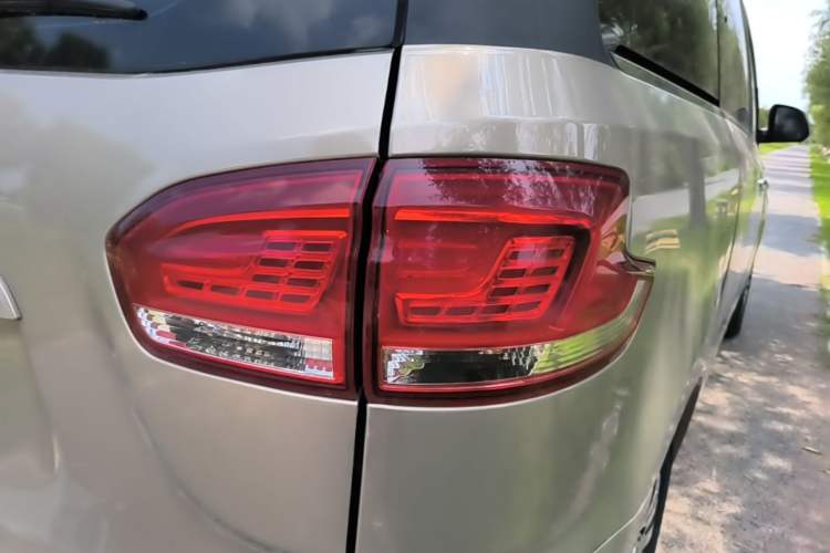Used SAIC MAXUS G10 2014 2.0T Automatic Executive Edition