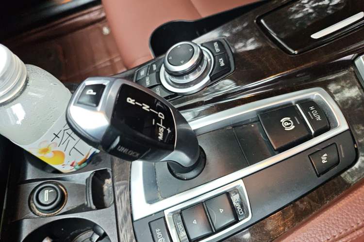 Used BMW 5 Series 2014 525Li Leading Model