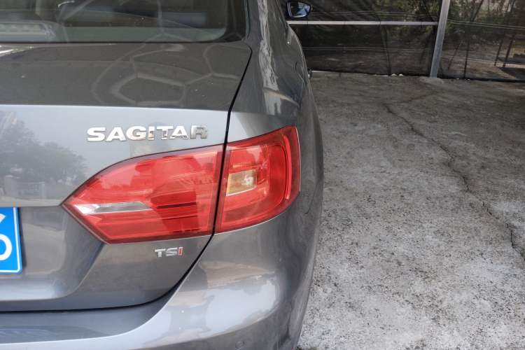 Used Volkswagen Sagitar 2014 1.4TSI Automatic Luxury Model Right Rear Taillight