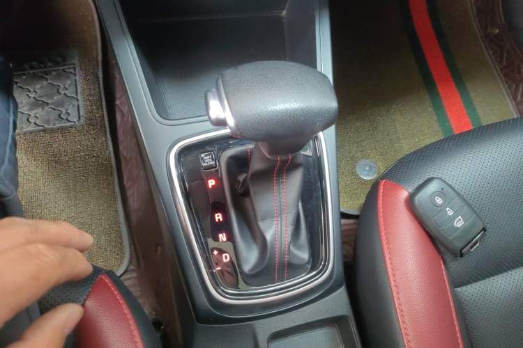 Used Kia KX Cross 2017 1.4L AT GLS
