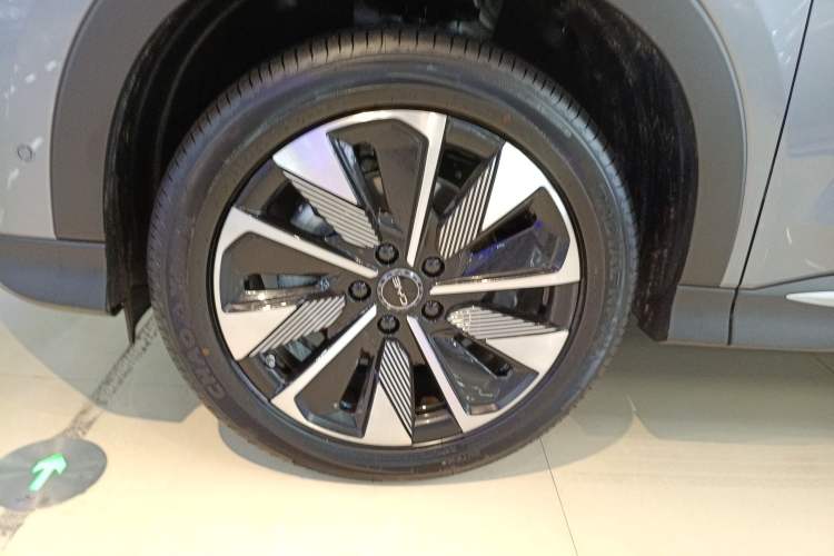 Used BYD Song PLUS New Energy 2025 DM-i Smart Drive 112KM Prestige Model Exterior 4