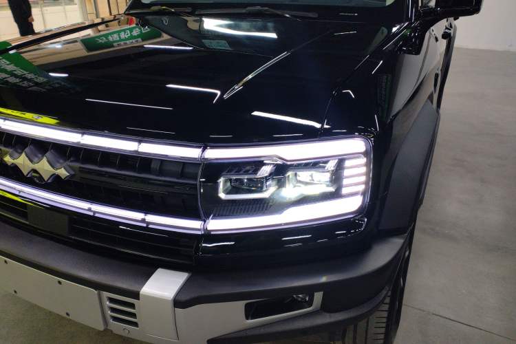 Used Formula Leopard 5 2023 Navigator Edition