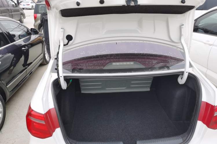 Used Volkswagen Jetta 2015 1.6L Automatic Fashion Model
