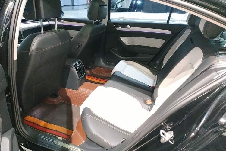 Used Volkswagen Magotan 2025 Revised Version Zhongxiang Edition 330TSI DSG Luxury Trim Left Rear Seat