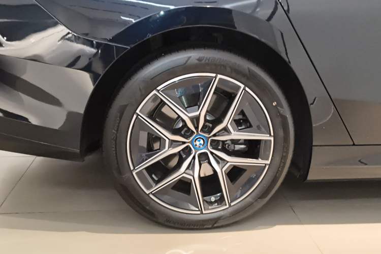 Used BMW i5 2024 eDrive 35L Luxury Model with M Sport Package
