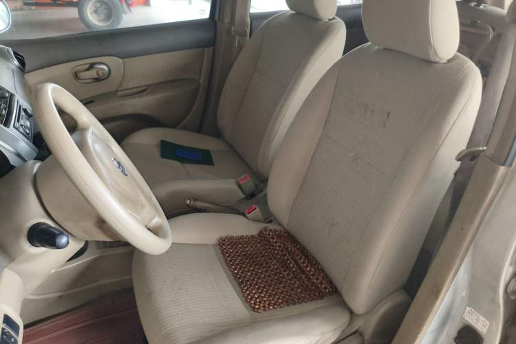 Used Nissan Livina 2010 Jingyue Edition 1.6L Manual All-Around Model Left Front Seat