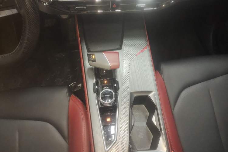 Used CHANGAN OSHAN Z6 2023 Blue Whale 1.5T DCT Smart Luxury Model