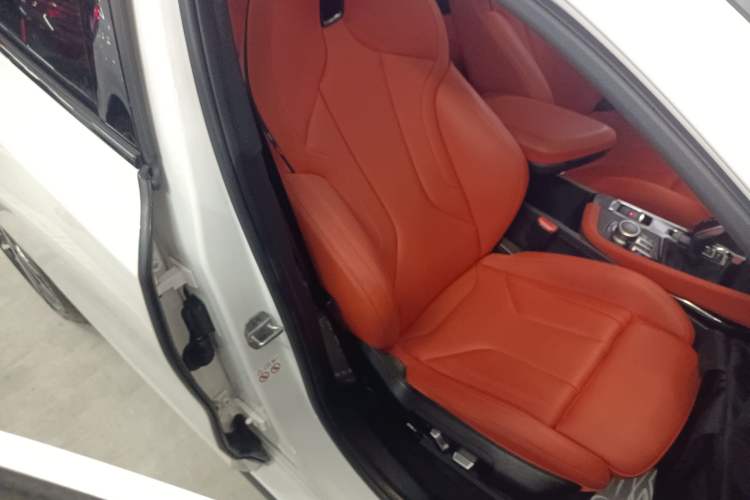 Used BMW X2 2021 sDrive25i Luxury Model with M Sport Package Right Front Seat