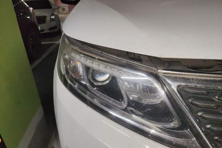 Used Kia Sorento 2013 2.4L 5-seat Gasoline Luxury Edition Right Front Headlight