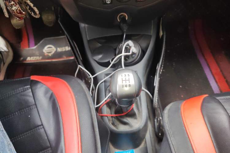 Used Nissan Livina 2010 Jingyue Edition 1.6L Manual All-Around Model Gear Lever