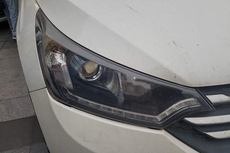 Used Dongfeng Aeolus AX7 2015 2.0L Automatic Zhiyi Trim Right Front Headlight