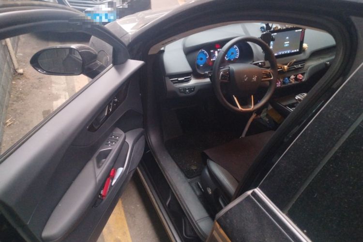 Used Hongqi E-QM5 2022 431 km Charge & Enjoy Edition