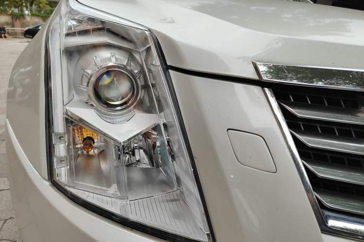 Used Cadillac SRX 2014 3.0L Elite Model Right Front Headlight