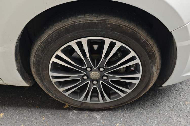 Used Buick GT 2017 18T Dual-Clutch Elite Model Right Front Wheel Hub