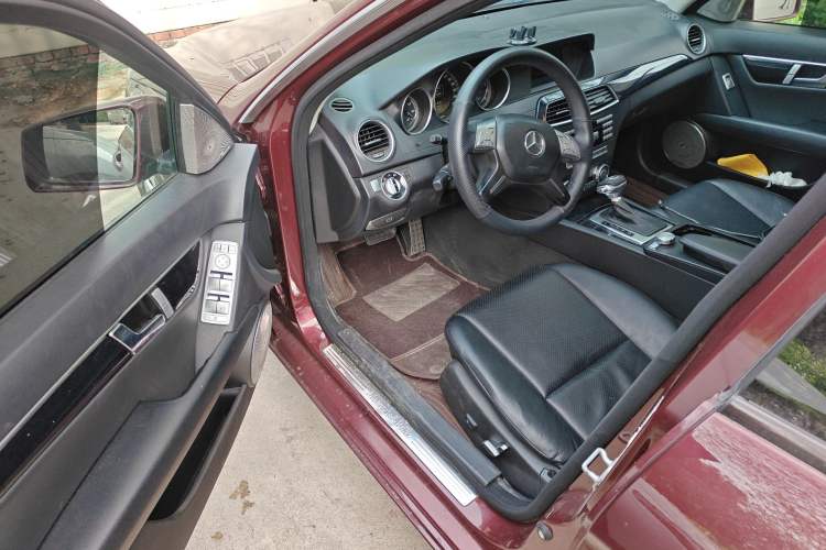 Used Mercedes-Benz C-Class 2011 C 180K Classic model Driver Seat