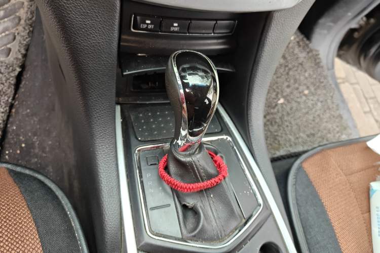 Used JMC Yusheng S350 2013 2.4T Automatic 2WD Diesel Luxury Edition 5 Seats
